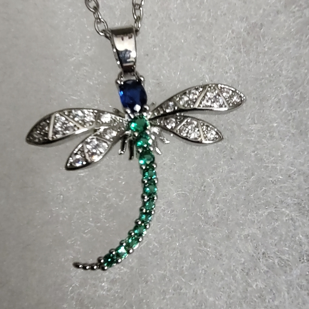 Adorable dragonfly necklace